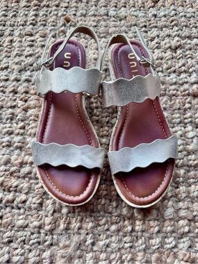 Unisa Gold Scallop-Strap Leather Platform Sandals